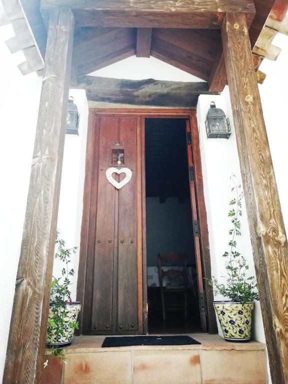 Fachada o entrada de B&B the lost Village el Acebuchal