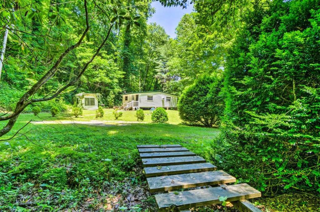 Aed väljaspool majutusasutust Nantahala Cabins