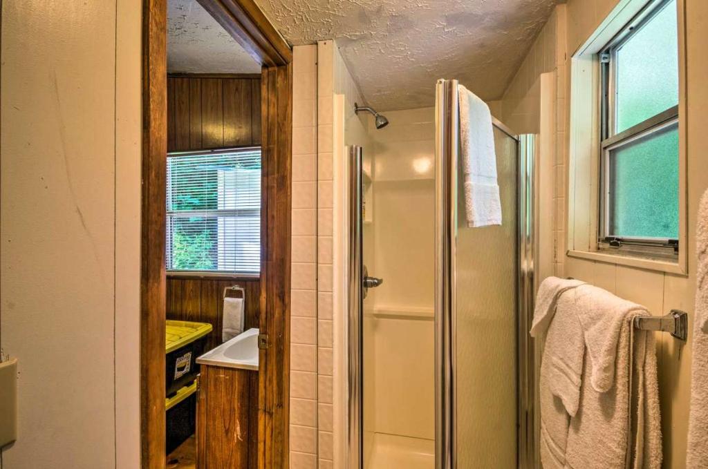 Voodi või voodid majutusasutuse Nantahala Cabins toas
