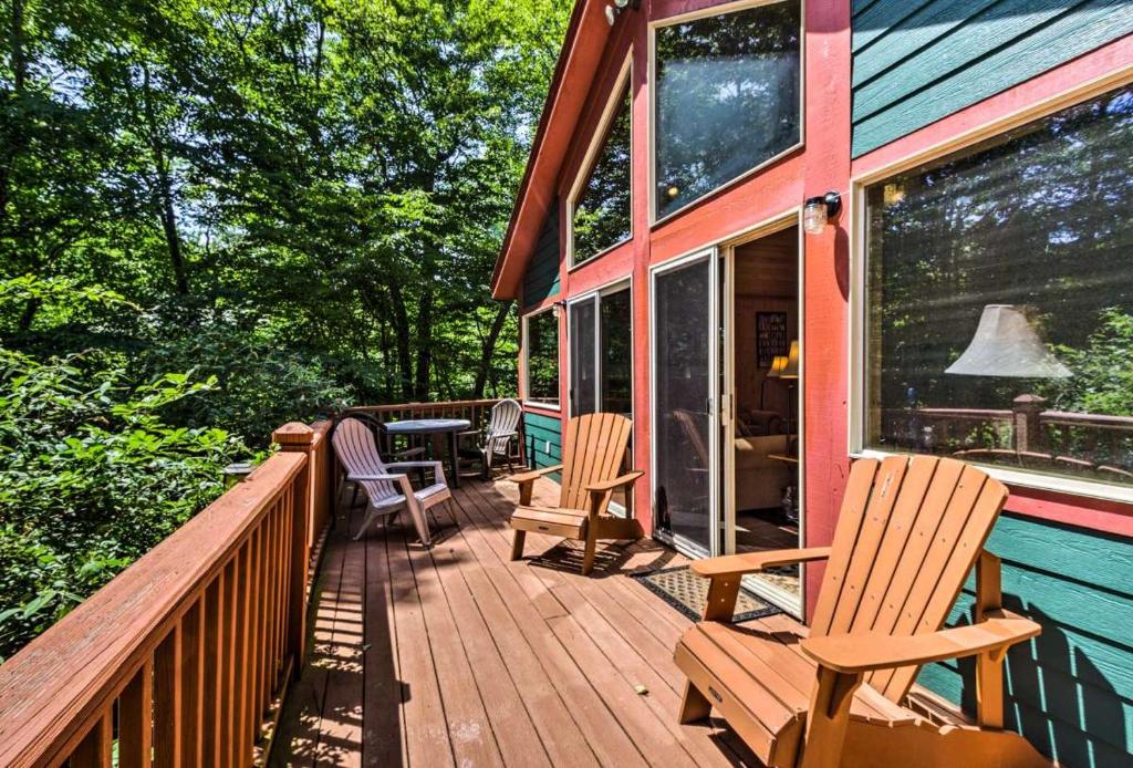 Rõdu või terrass majutusasutuses Nantahala Cabins