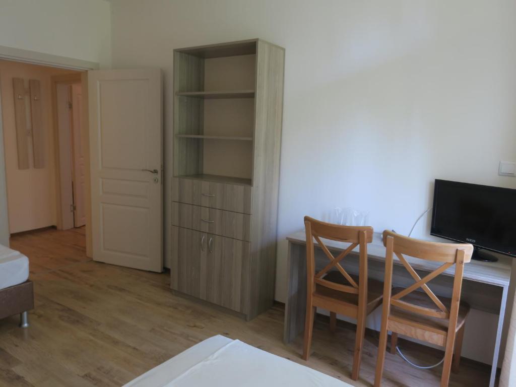 Green Hill Hotel - Apartamento Con Terraza