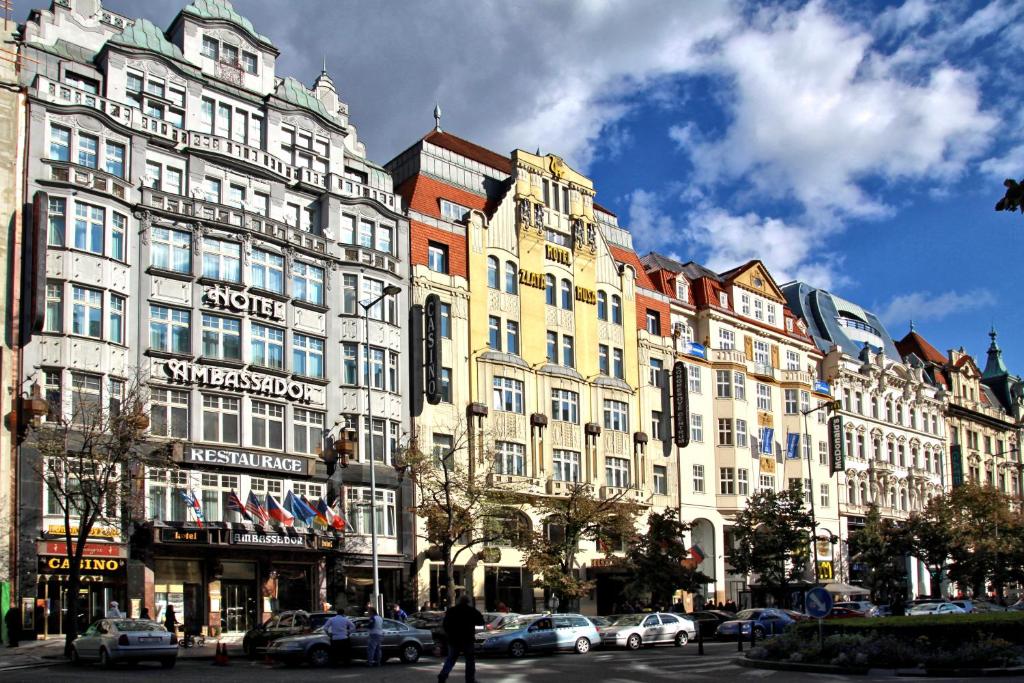 Nespecifikovaný výhled na destinaci Praha nebo výhled na město při pohledu z hotelu