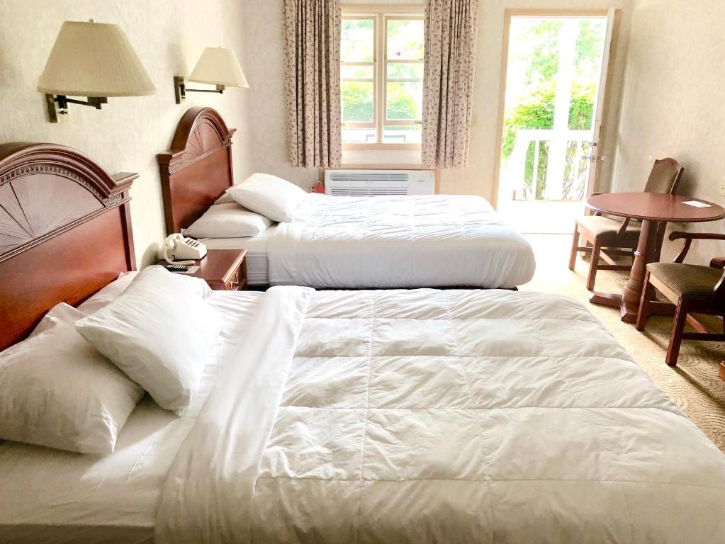 Postel nebo postele na pokoji v ubytování Lyn Aire Motel - Lake George