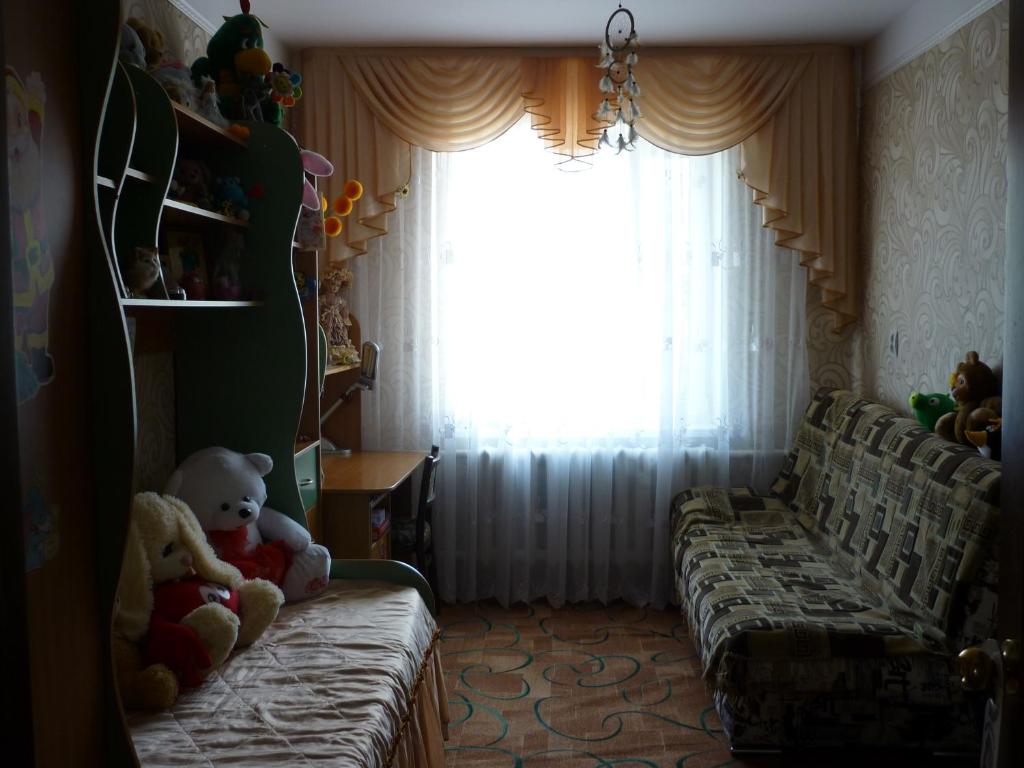 ソリ・イレツクにあるГостевой дом у Ольгиのベッドルーム(テディベア付)