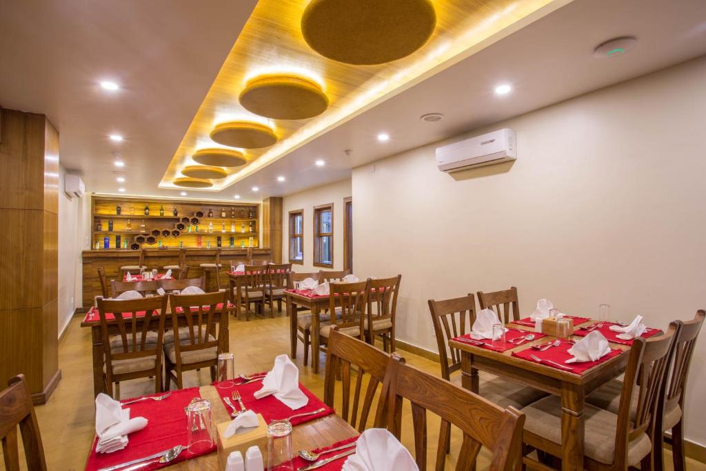 Un restaurante o sitio para comer en Hotel Portland