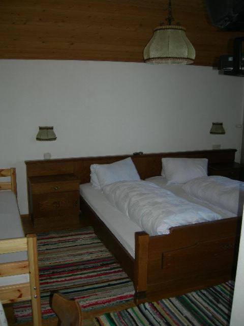 Postel nebo postele na pokoji v ubytování Gasthaus Kirchenwirt