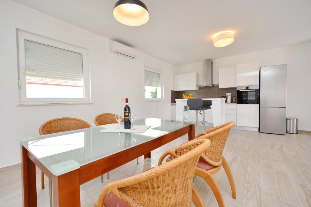 Kuchyňa alebo kuchynka v ubytovaní Apartment Pan
