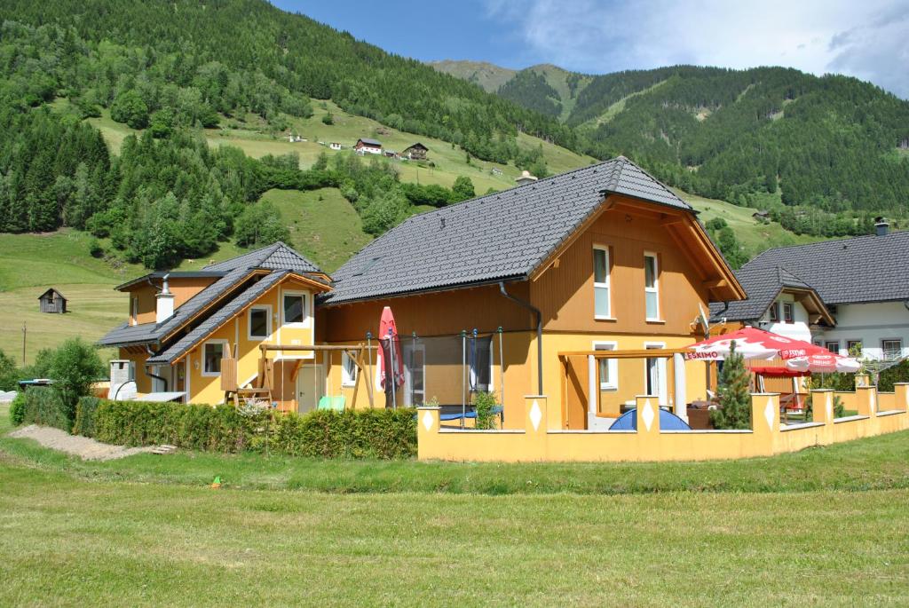 Nespecifikovaný výhled na hory nebo výhled na hory při pohledu z apartmánu