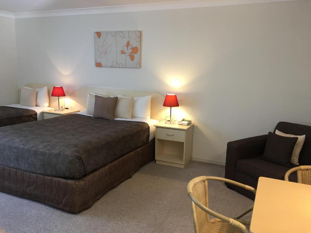 Ein Bett oder Betten in einem Zimmer der Unterkunft Tuckerbox Motor Inn