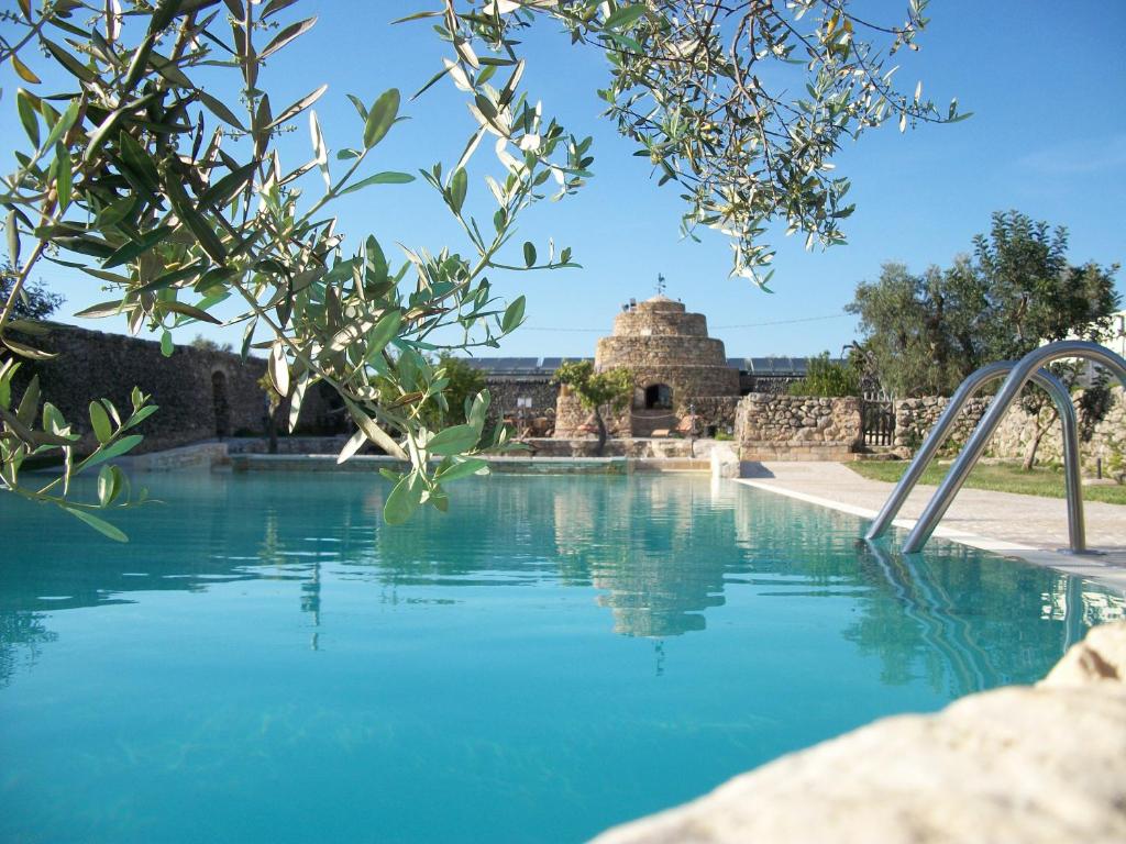 Bazén v ubytování Masseria Bosco & Masseria Strazzati nebo v jeho okolí