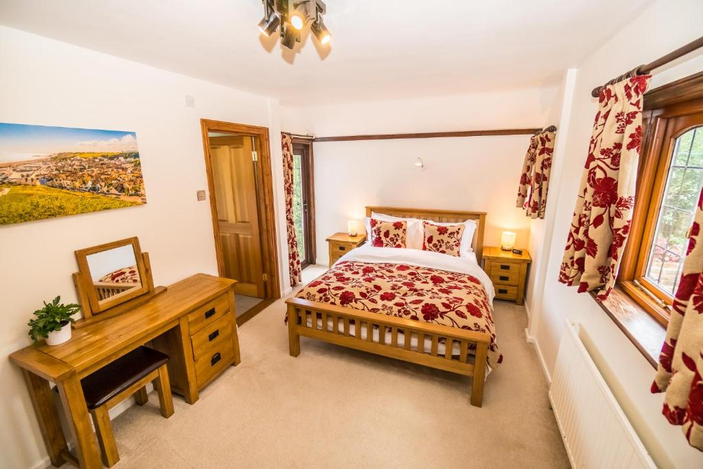 Postel nebo postele na pokoji v ubytování Badgers Den - Covehurst Bay Holiday Cottage