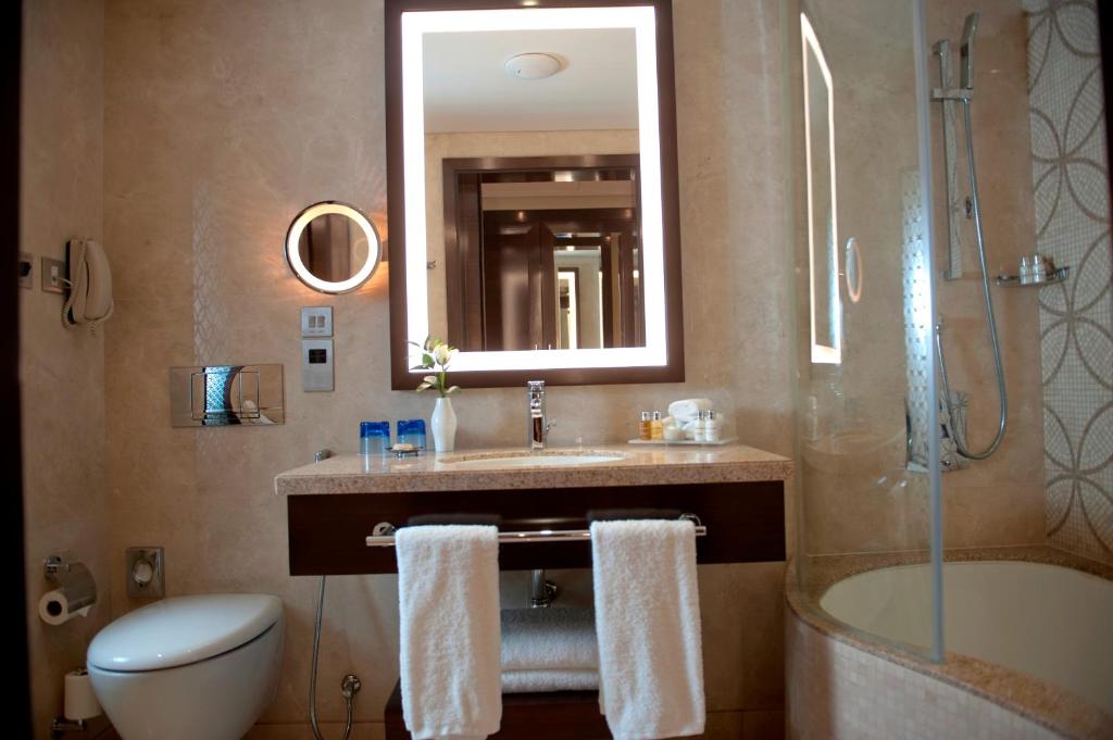 Koupelna v ubytování Crowne Plaza Dubai Deira by IHG