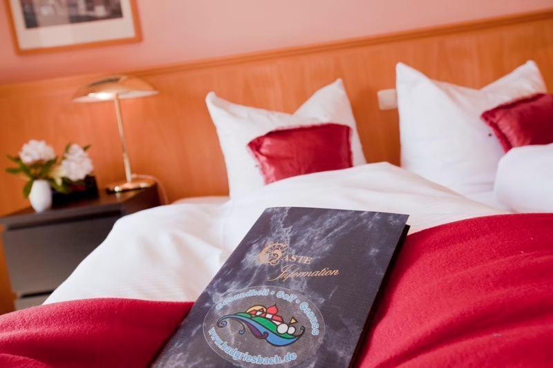 Postel nebo postele na pokoji v ubytování Altstadthotel Bad Griesbach