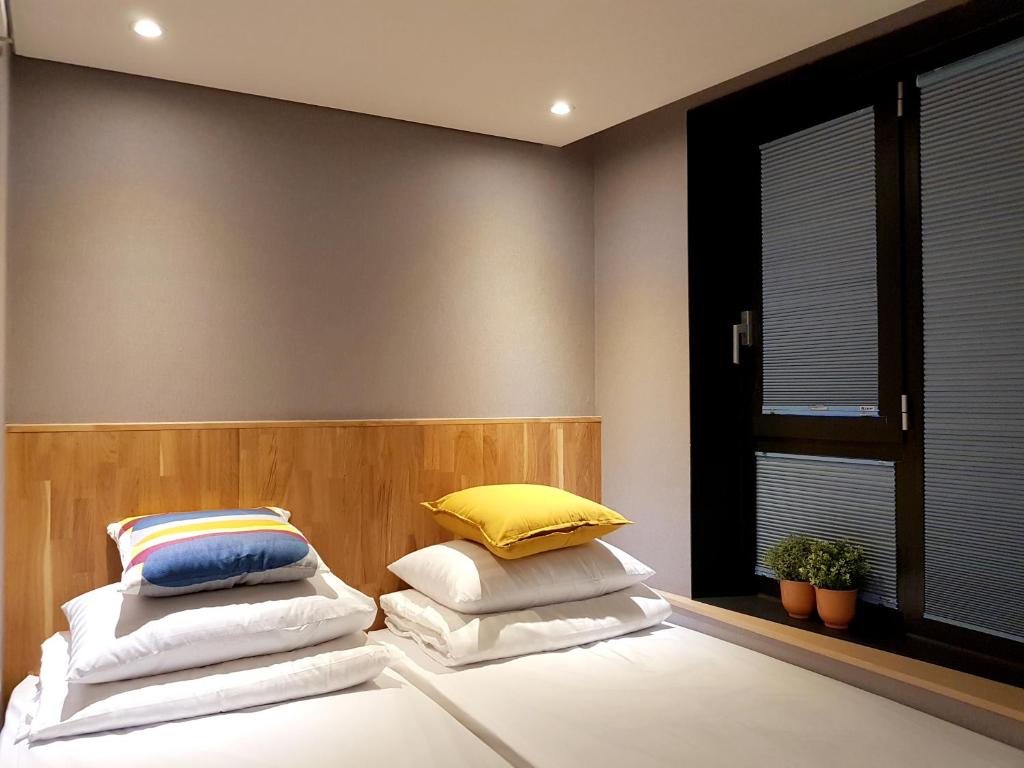 Cama ou camas em um quarto em Hostel CLEO Seoul Hongdae