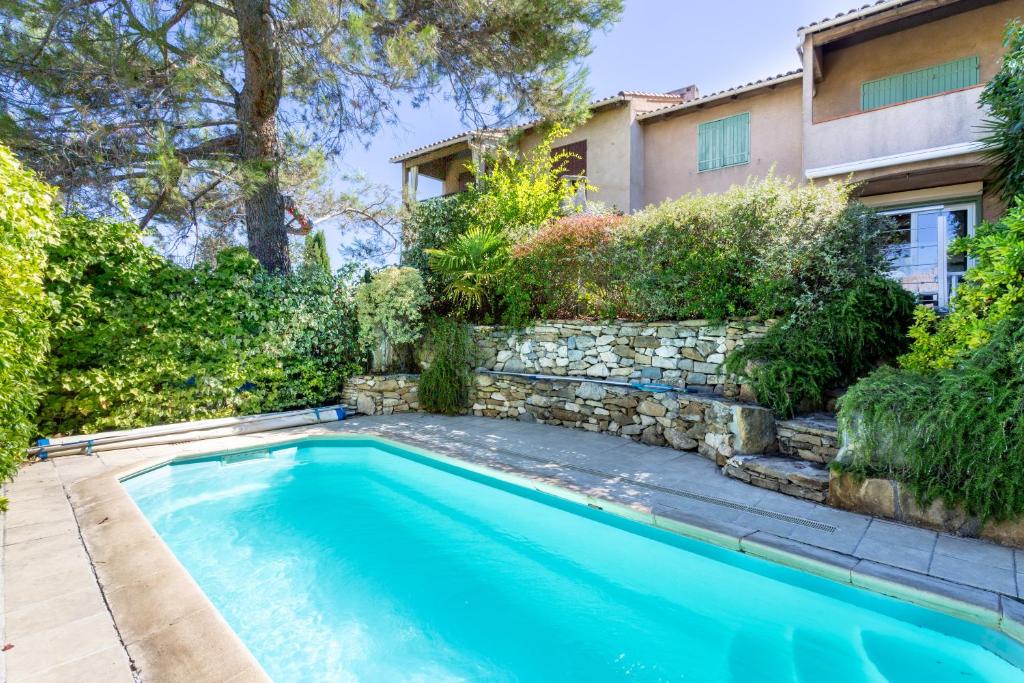 a swimming pool in the yard of a home with a house at T3 Rez de Jardin,Piscine Privée in Saint-Cyr-sur-Mer