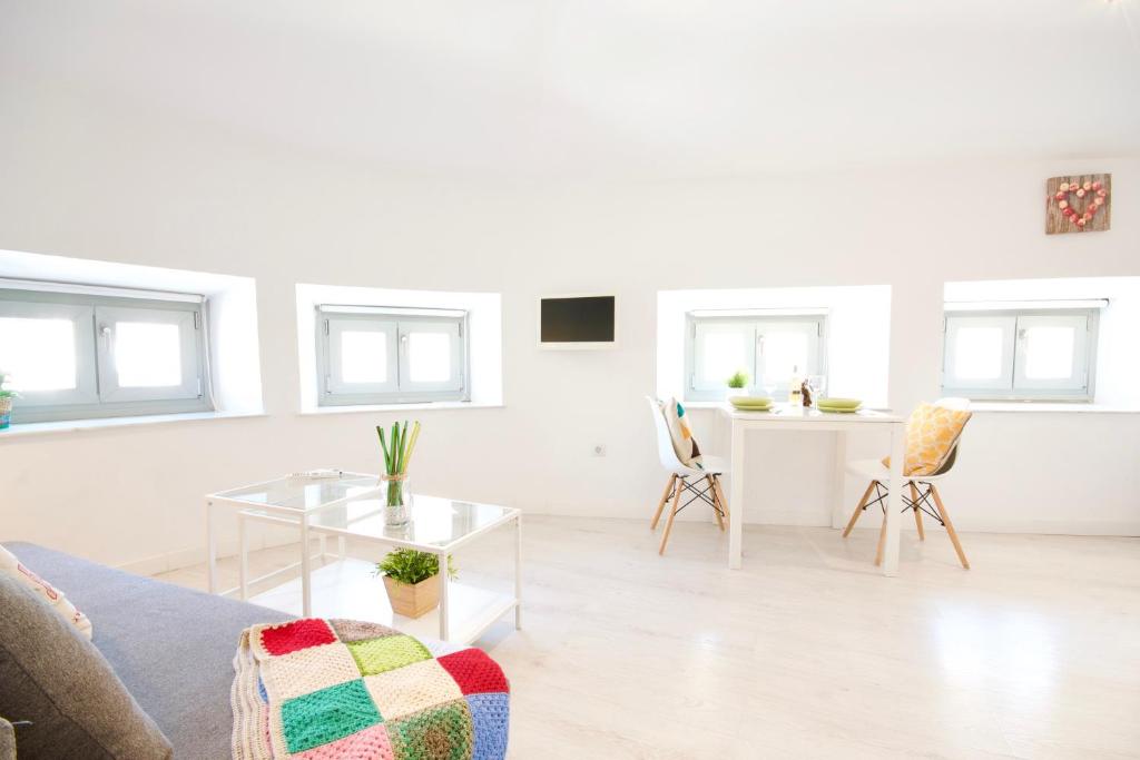 Posedenie v ubytovaní MalagaUrbanRooms - Central Suites