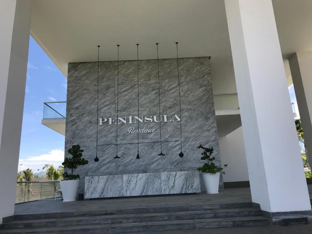 Peninsula 12 D