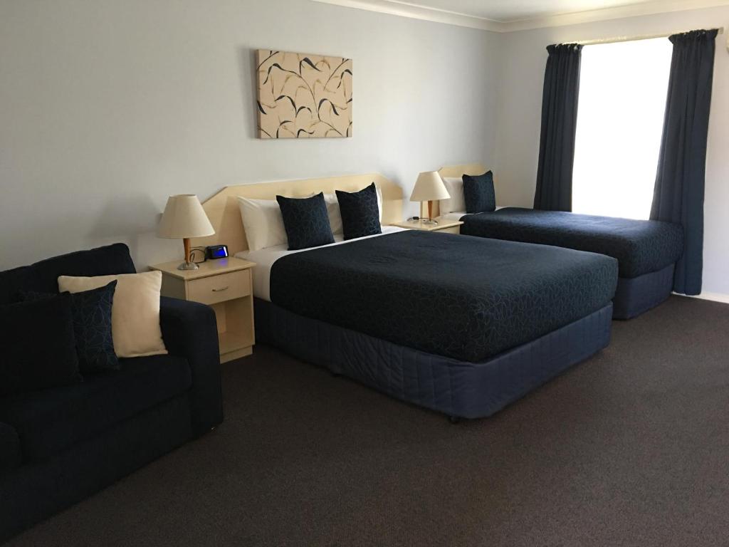 Ein Bett oder Betten in einem Zimmer der Unterkunft Tuckerbox Motor Inn