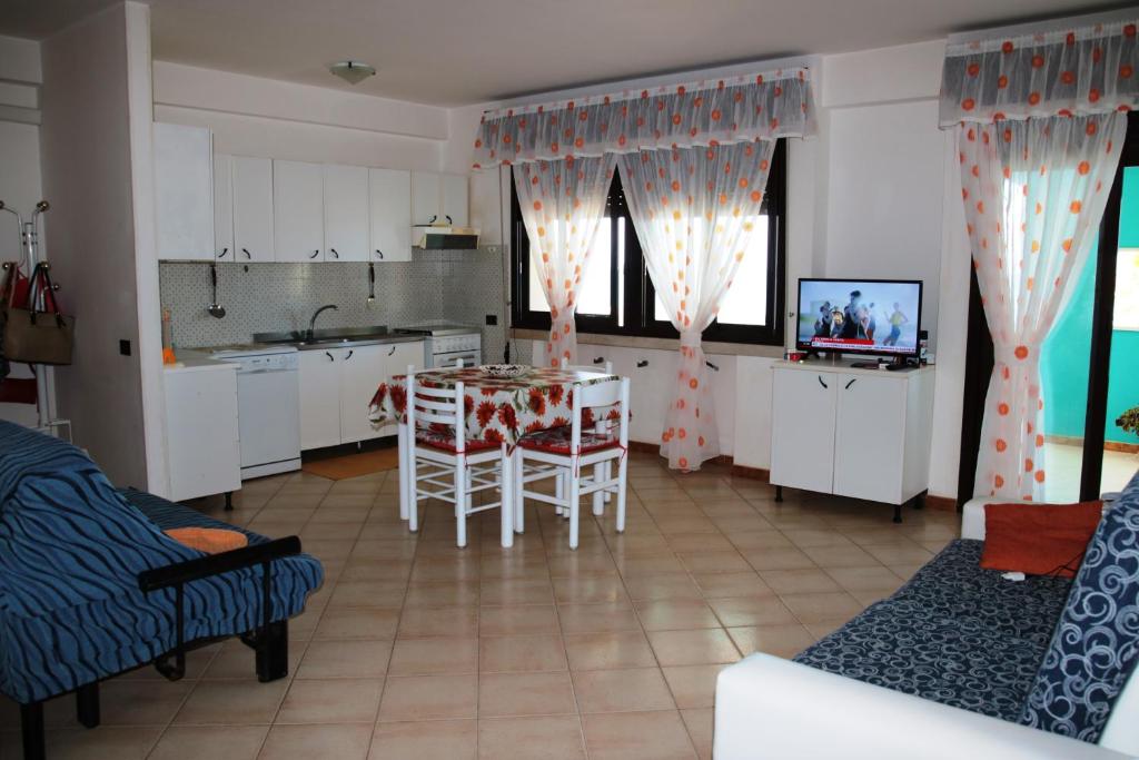 A kitchen or kitchenette at Edificio Cannizzo