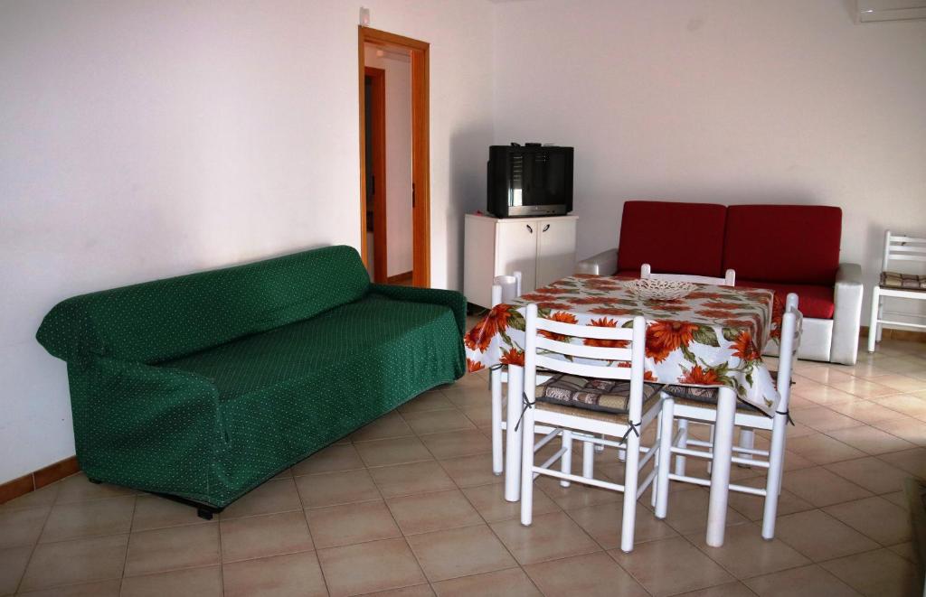 A seating area at Edificio Cannizzo
