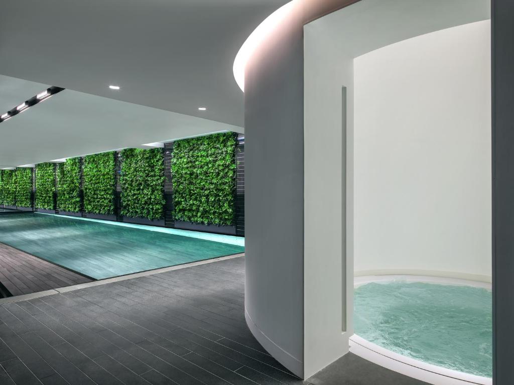 Sundlaugin á The Murray, Hong Kong, a Niccolo Hotel eða í nágrenninu