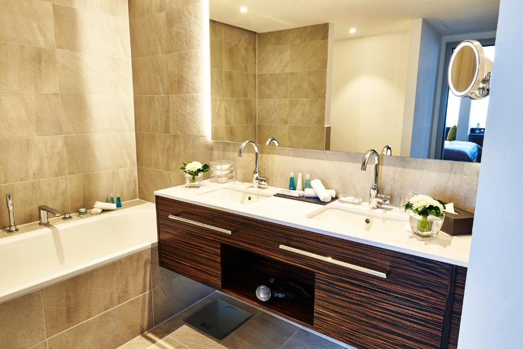 Koupelna v ubytování Steigenberger Hotel Köln