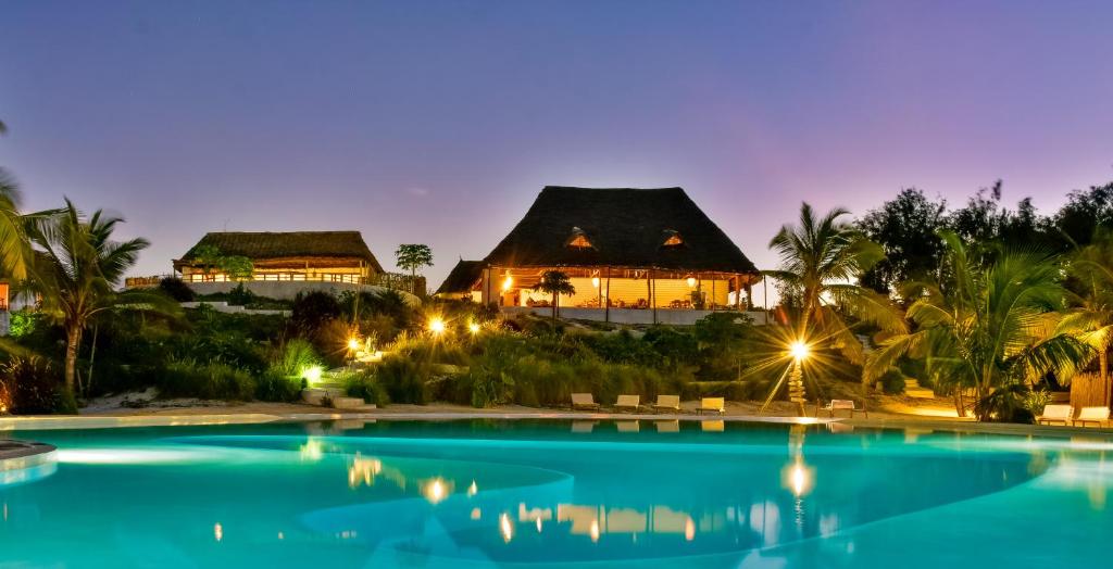 Bazén v ubytování Zanbluu Beach Hotel nebo v jeho okolí