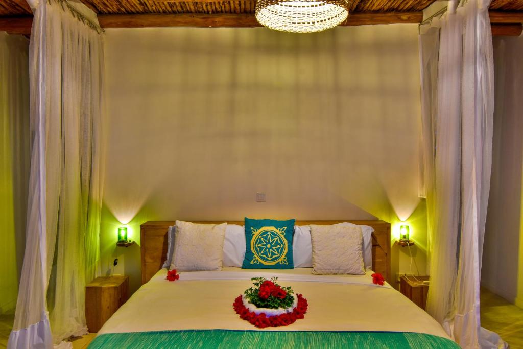 Postel nebo postele na pokoji v ubytování Zanbluu Beach Hotel