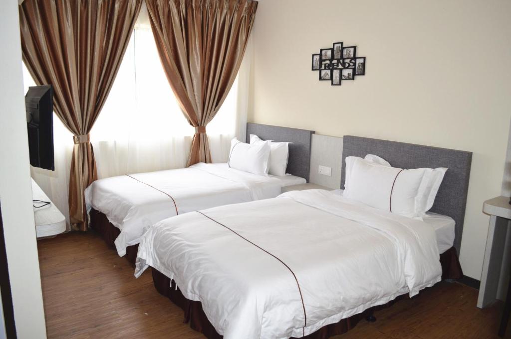 Postel nebo postele na pokoji v ubytování Angsoka Hotel