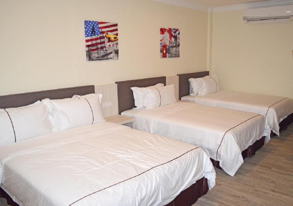 Postel nebo postele na pokoji v ubytování Angsoka Hotel