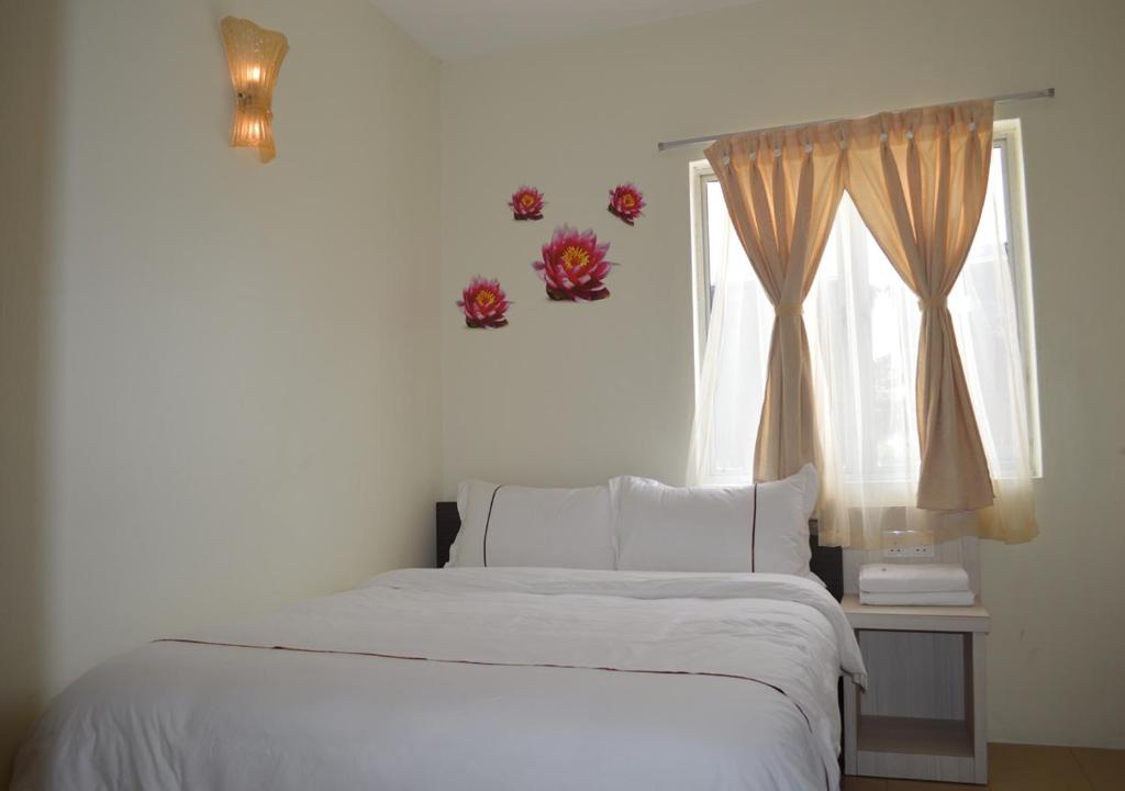 Postel nebo postele na pokoji v ubytování Angsoka Hotel