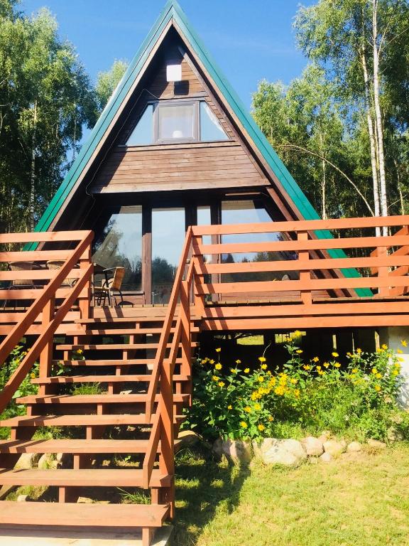 Vonkajšia záhrada v ubytovaní Domek Przy Lesie