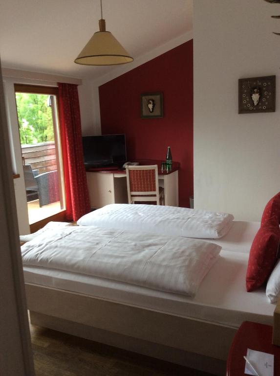 Postel nebo postele na pokoji v ubytování Hotel Gamshof