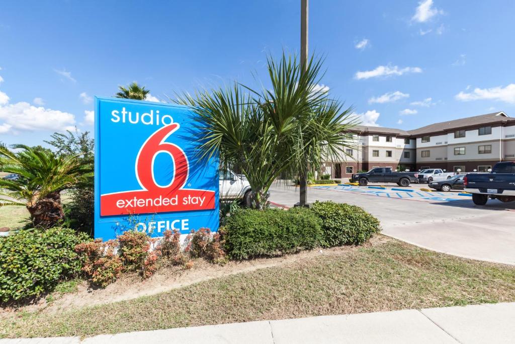 Certifikát, hodnocení, plakát nebo jiný dokument vystavený v ubytování Studio 6-Port Arthur, TX - SE