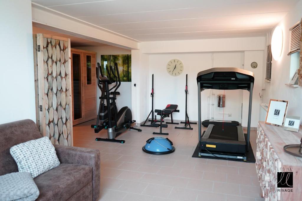 Fitness centrum a/nebo fitness zařízení v ubytování Les 'LL' Rivage