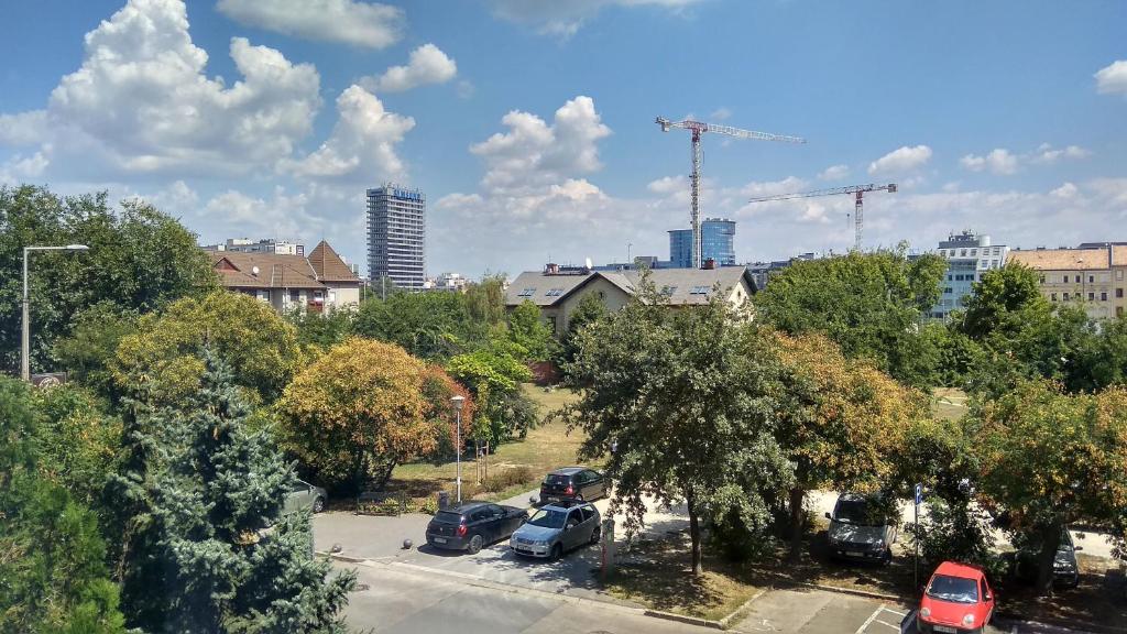Nespecifikovaný výhled na destinaci Budapešť nebo výhled na město při pohledu z apartmánu