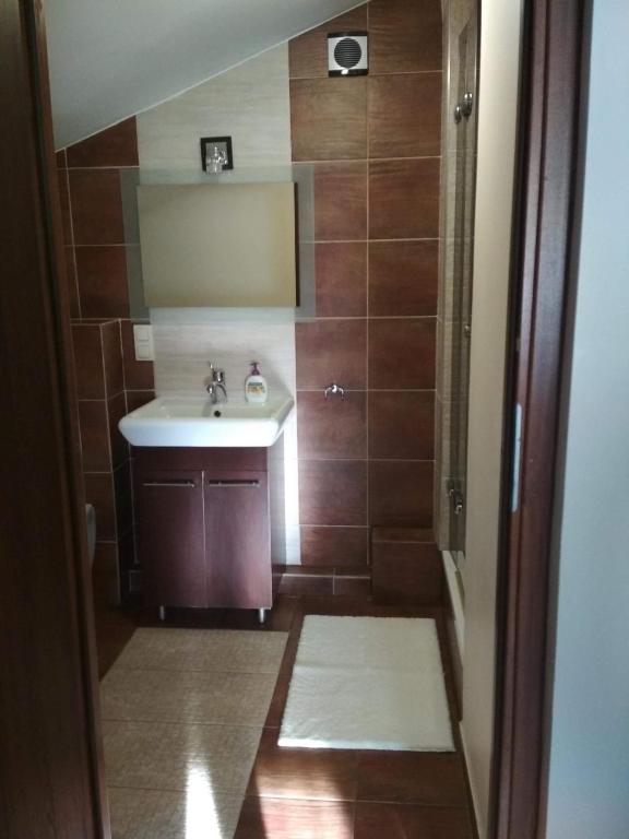 Kúpeľňa v ubytovaní Jaśminowy Gaj