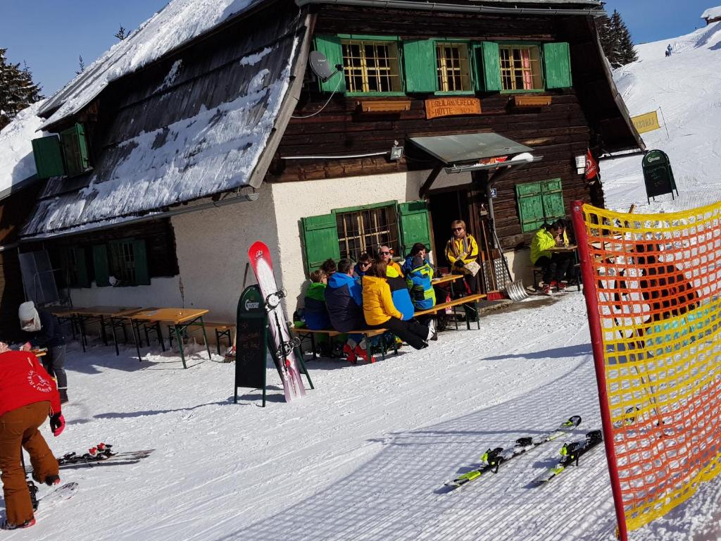 Hosté ubytování Dreiländerblick, nabij piste met sauna en tafeltennis