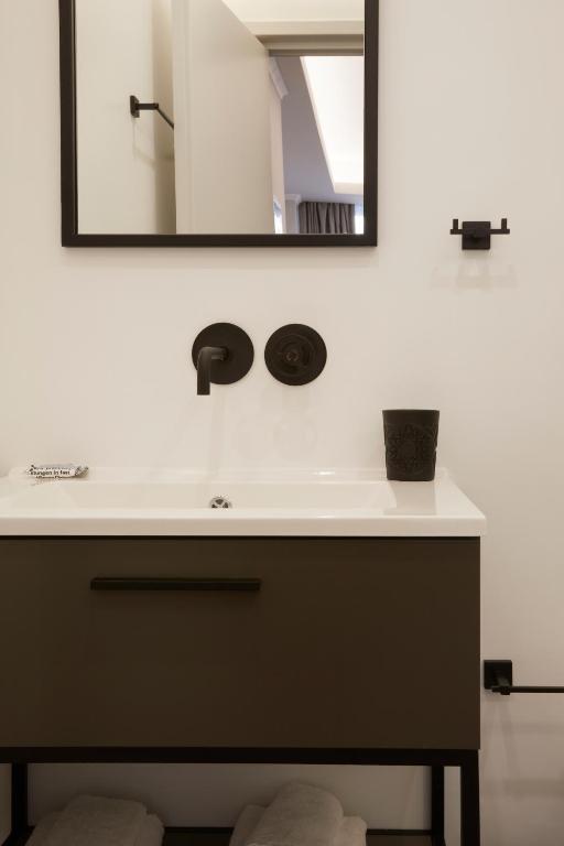 The Artist Athens - Resim 31