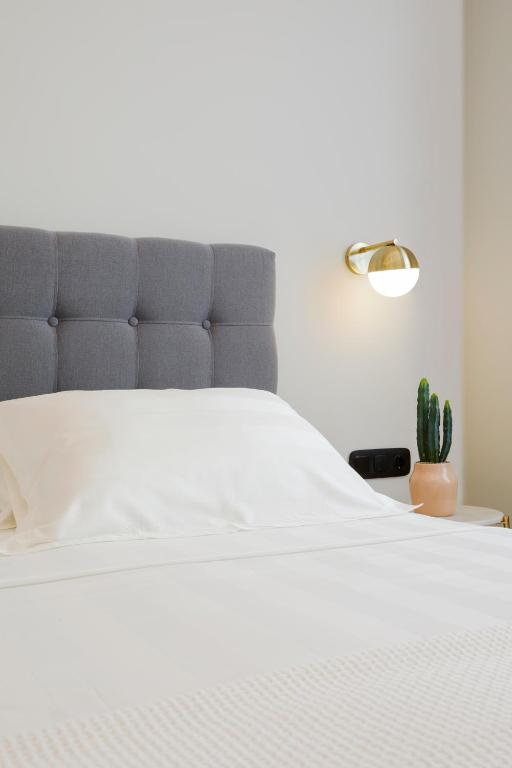 The Artist Athens - Resim 26