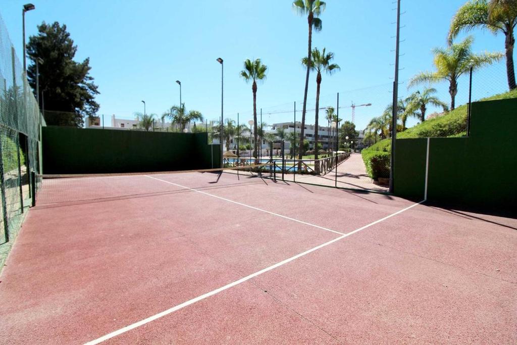 Tenis lub squash w obiekcie Modern Duplex with large panoramic view terrace lub w pobliżu