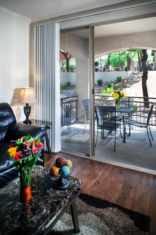Posezení v ubytování Luxury Condos by Meridian CondoResorts- Scottsdale