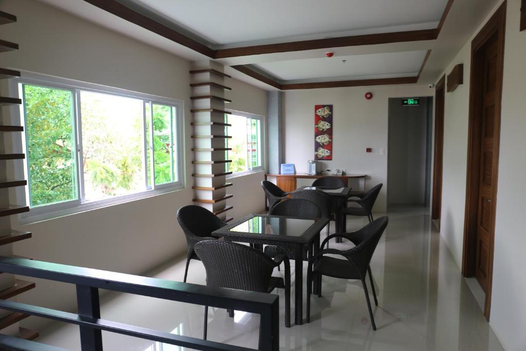 Gallery image of 4.13 Suites Hotel in Coron
