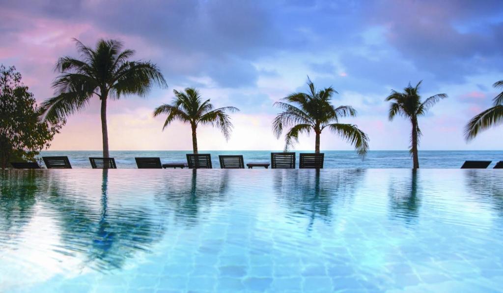 Der Swimmingpool an oder in der Nähe von Salad Buri Resort- SHA Extra Plus