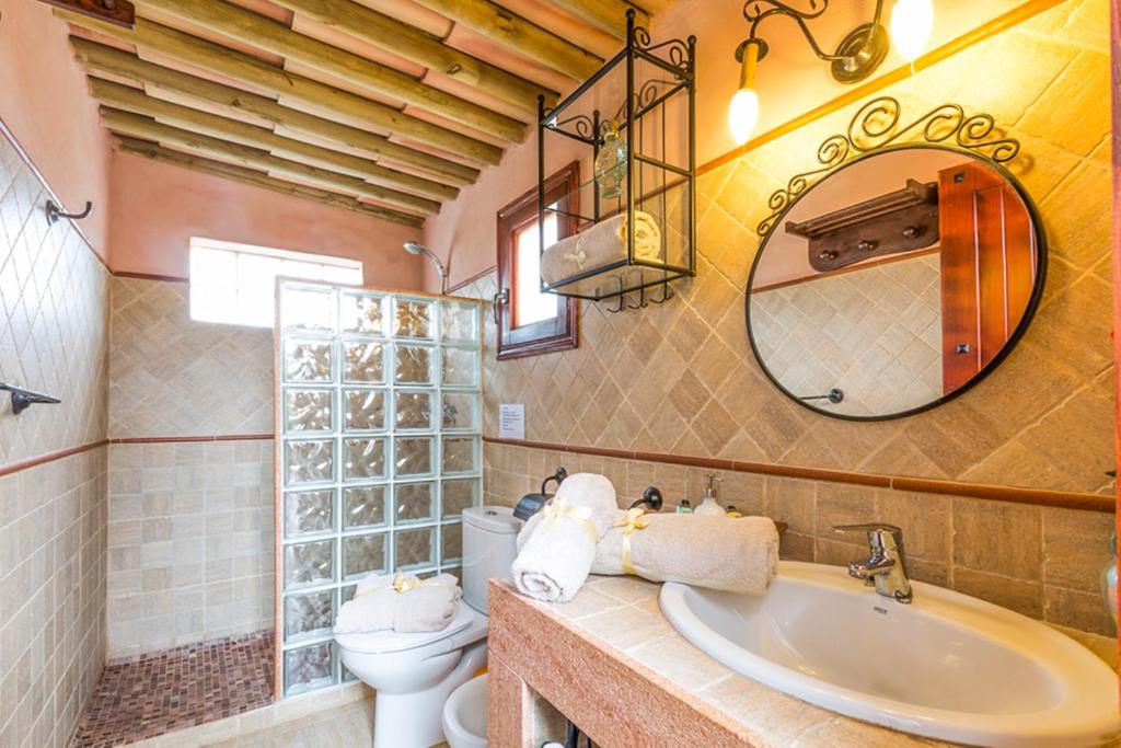 A bathroom at Finca Can Diego