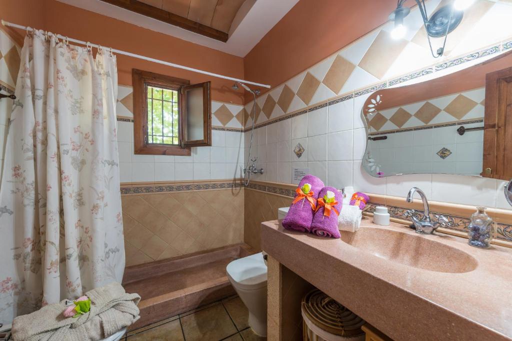 A bathroom at Finca Can Diego