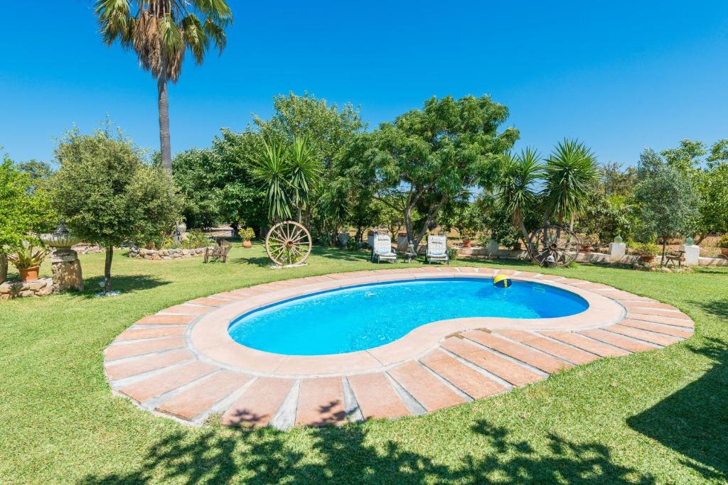 The swimming pool at or close to Finca Can Diego