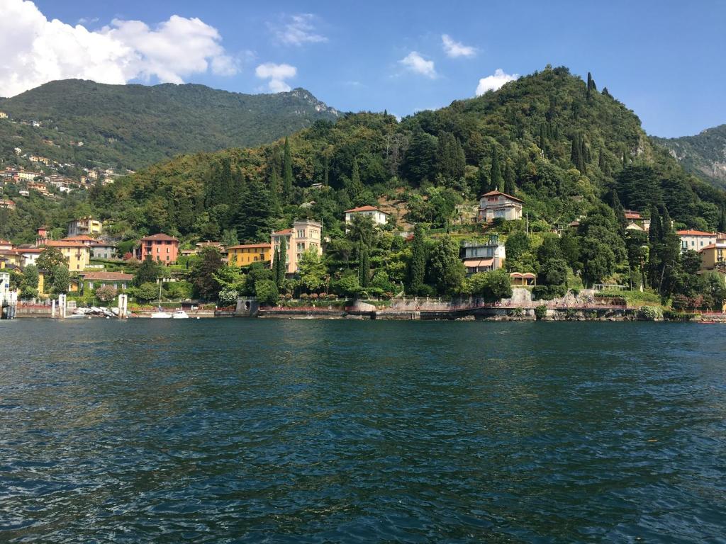 Peisaj natural din apropierea acestui apartament