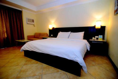 Postel nebo postele na pokoji v ubytování MO2 Westown Hotel - Mandalagan