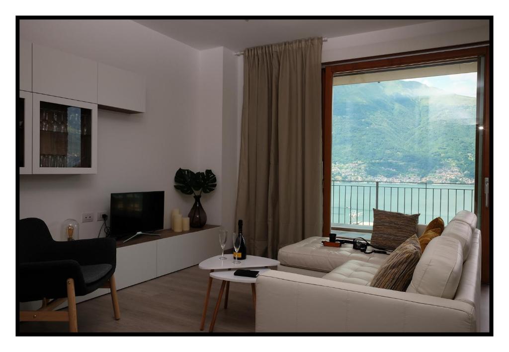O vedere generală la munți sau o vedere la munte luată de la acest apartament